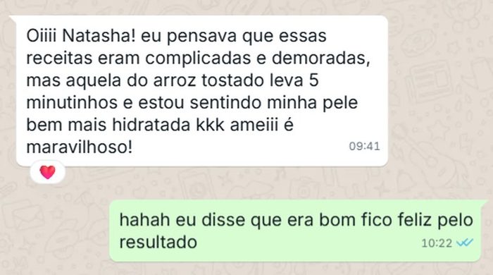 Depoimento real de cliente no WhatsApp elogiando as receitas e a pele mais hidratada